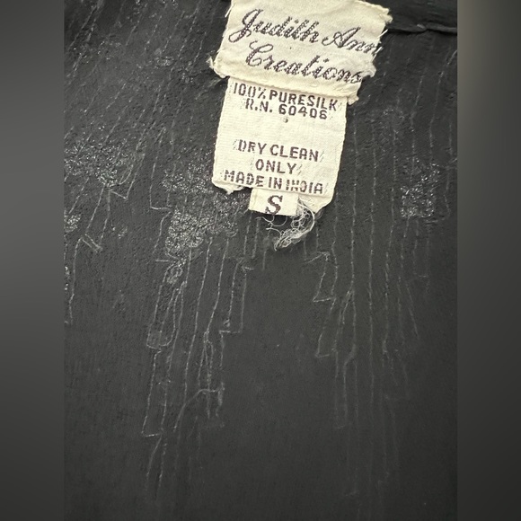 ✨ Vtg 80s Silk, Sequined, & Beaded Top - Judith Ann Creations brand - Picture 15 of 15